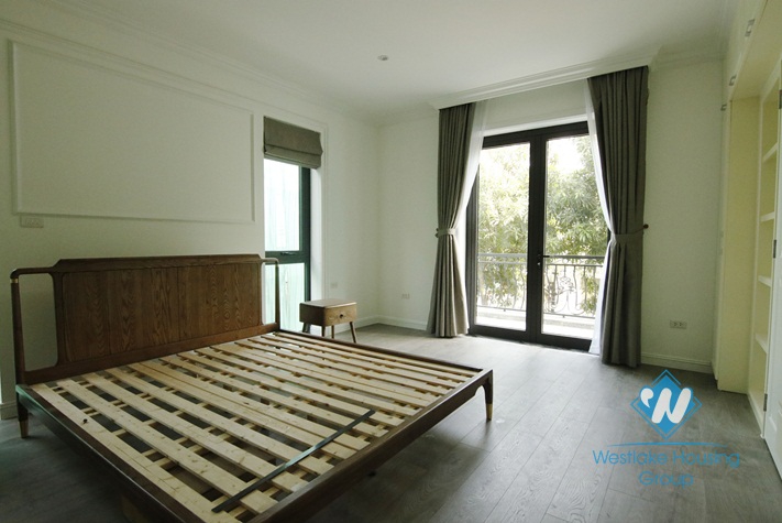 A gorgeous villa in Vinhome Riverside Long Bien for rent